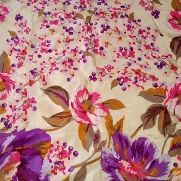 Authentic Oscar de la Renta scarf - Picture 2 of 4